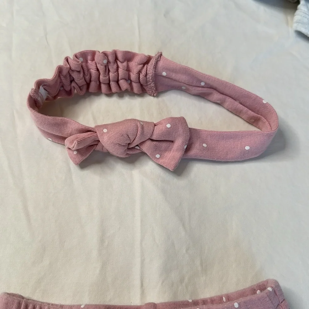 Carter’s bundle of 3 baby girl outfits. All long sleeve and in GREAT CONDITION.